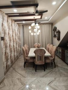 Fotografie z fotogalerie ubytování Riverside Palm Deluxe Double Room with AC in a house near Kamakhya and IHR v destinaci Guváhátí