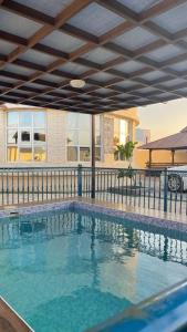 Bazén v ubytování The Rain House nebo v jeho okolí