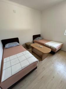 Postel nebo postele na pokoji v ubytování Apartmani Petkovic