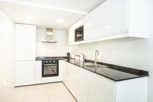 Køkken eller tekøkken på Villa Deseo Puerto Del Carmen + 45 billeder