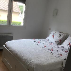 Postel nebo postele na pokoji v ubytování Ayoug Chambre Individuelle Chez Habitat