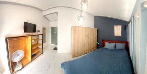 Postel nebo postele na pokoji v ubytování Khách Sạn Cây Xanh