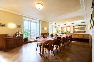 Kuchnia lub aneks kuchenny w obiekcie Hotel Limmathof