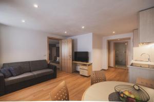 a living room with a couch and a table at Residence Chiavi D'Oro - Goldener Schl&uuml;ssel in Bressanone