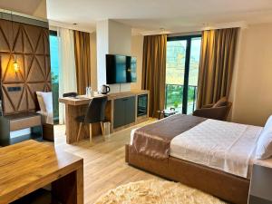 Postel nebo postele na pokoji v ubytování AYATOURE HOTEL