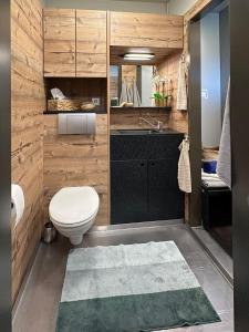 Koupelna v ubytování Chalet im Grünen