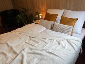 Ein Bett oder Betten in einem Zimmer der Unterkunft Chalet im Grünen