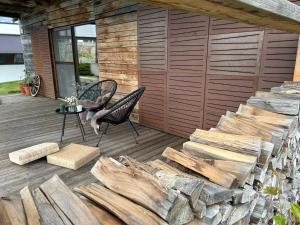 Ein Sitzbereich in der Unterkunft Chalet im Grünen