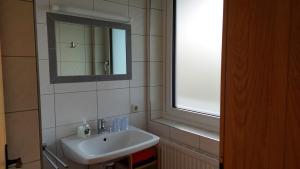 Koupelna v ubytování Haus Ellbrunn + 37 fotografií
