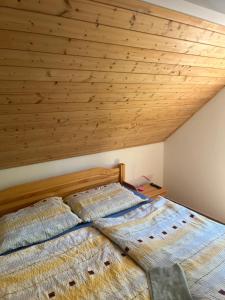 Postel nebo postele na pokoji v ubytování WBS Vinařství U Lisu Znojmo 6345 + 7 fotografií