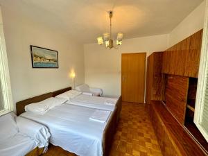Postel nebo postele na pokoji v ubytování APARTMAN NENO