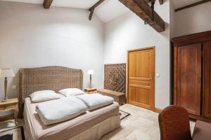 a bedroom with a bed and a wooden door at Chateau de la Vieille Chapelle in Lugon et l’Ile du Carney