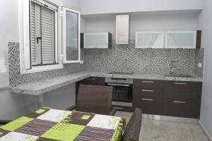 Kuchyň nebo kuchyňský kout v ubytování Villa Daniella studio with private pool
