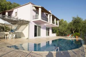 Bazén v ubytování Villa Daniella studio with private pool nebo v jeho okolí + 10 fotografií