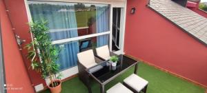 A seating area at Dúplex Surf junto a la playa