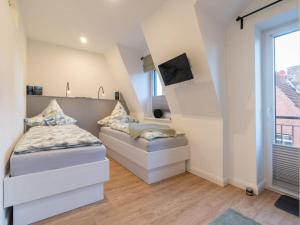 Un pat sau paturi într-o cameră la Romantic holiday home with storage