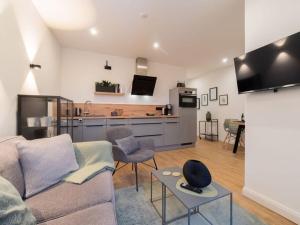O bucătărie sau chicinetă la Romantic holiday home with storage +11 fotografii