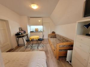 a small room with a bed and a kitchen at Balázs Holiday Apartment in Băile Tuşnad