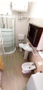 A bathroom at casa nina