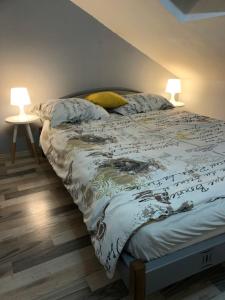 En eller flere senge i et værelse på Rosa