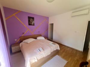 Postel nebo postele na pokoji v ubytování Villa Rab Robert