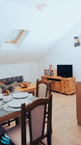 TV a/nebo společenská místnost v ubytování Hvar apartmani & spa