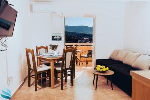 TV a/nebo společenská místnost v ubytování Hvar apartmani & spa + 13 fotografií