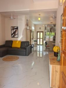 Afbeelding uit fotogalerij van Zephyr Home in Cheyūr