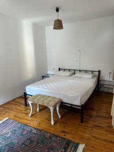 A bed or beds in a room at Held Hotel
