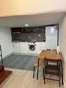 A kitchen or kitchenette at Held Hotel
