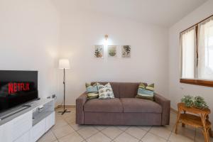 Μια τηλεόραση ή/και κέντρο ψυχαγωγίας στο Edo Apartment Muravera