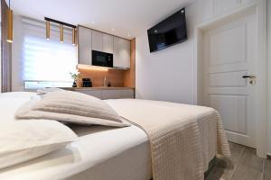 Posteľ alebo postele v izbe v ubytovaní Apartments and Rooms Nekic