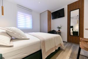 Posteľ alebo postele v izbe v ubytovaní Apartments and Rooms Nekic
