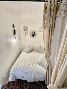 a bed with a canopy in a bedroom at La plagiste in Saint-Palais-sur-Mer +12 photos