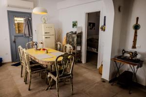 Kuchyňa alebo kuchynka v ubytovaní Villa Artemis (Agios Lazaros, Psarou)