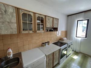 Kuchyň nebo kuchyňský kout v ubytování Apartments TODOR