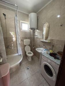 Koupelna v ubytování Apartments TODOR