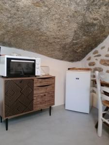 Кухня или мини-кухня в ZACHAROULA ROOMS 2
 +37 фотографий