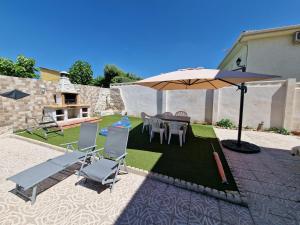 Κήπος έξω από το Primera planta completa, El Álamo