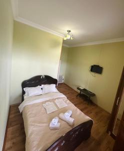Letto o letti in una camera di Tyupebi