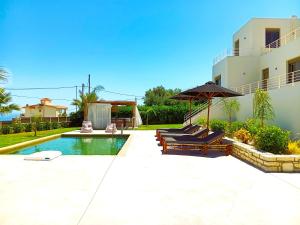 The swimming pool at or close to Villa Elia
