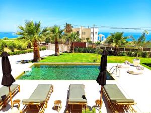 The swimming pool at or close to Villa Elia