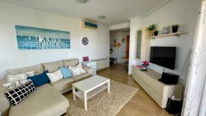 Μια τηλεόραση ή/και κέντρο ψυχαγωγίας στο Golf View Apartment