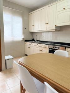 Kuchyň nebo kuchyňský kout v ubytování Apartamento LB, vistas a la ría