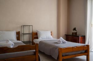a bedroom with two beds and a table with a lamp at Villa Kali-mera in Sykia Chalkidikis