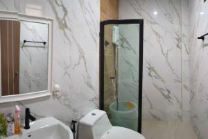 a bathroom with a shower and a toilet and a sink at โฮมสเตย์บ้านญาติมุกดาหาร in Ban Muang Ba +56 photos