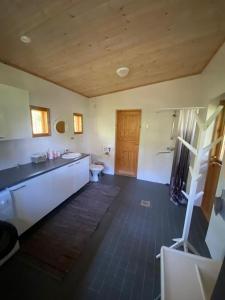 a large bathroom with a toilet and a sink at Mukava mökki kompleksi Saimaan rannalla in Mikkeli