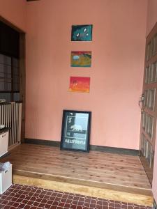 TV a/nebo společenská místnost v ubytování ホームステイ型民泊The 34Sassysサッシーズ