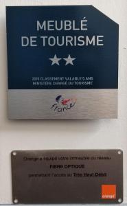 a sign on a wall that reads mobile de tourism at Les Bonbonieres d'Andrea Gavinies Pellegrin in Bordeaux