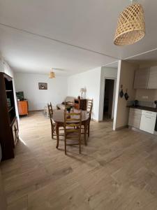 Η κουζίνα ή μικρή κουζίνα στο Jenny House +16 φωτογραφίες